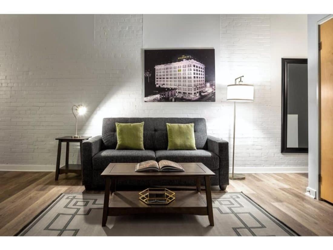 Beautiful 2Br 2Ba In The Block By Cozysuites Indianapolis Zewnętrze zdjęcie
